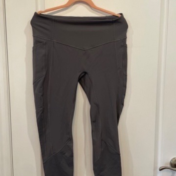 Lululemon leggings with pockets - Picture 4 of 6